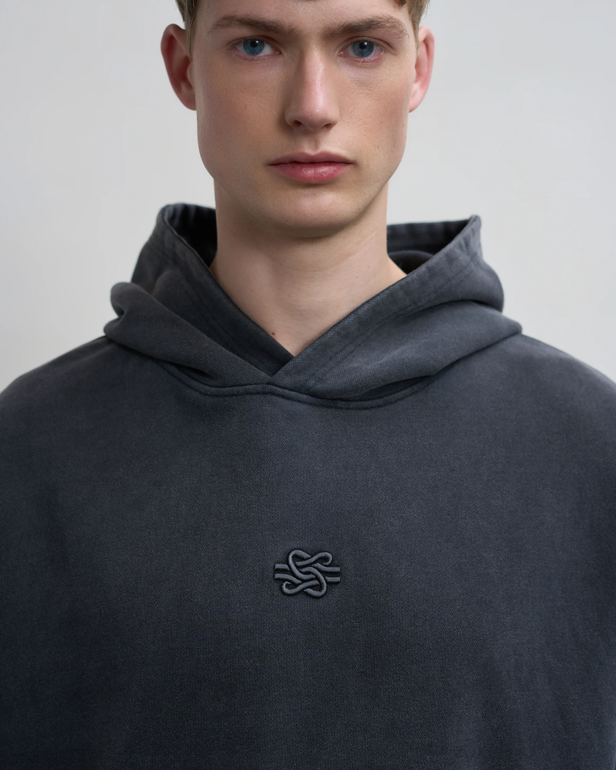 Hoodie Boxy Embroidered Vintage Black - Image 4