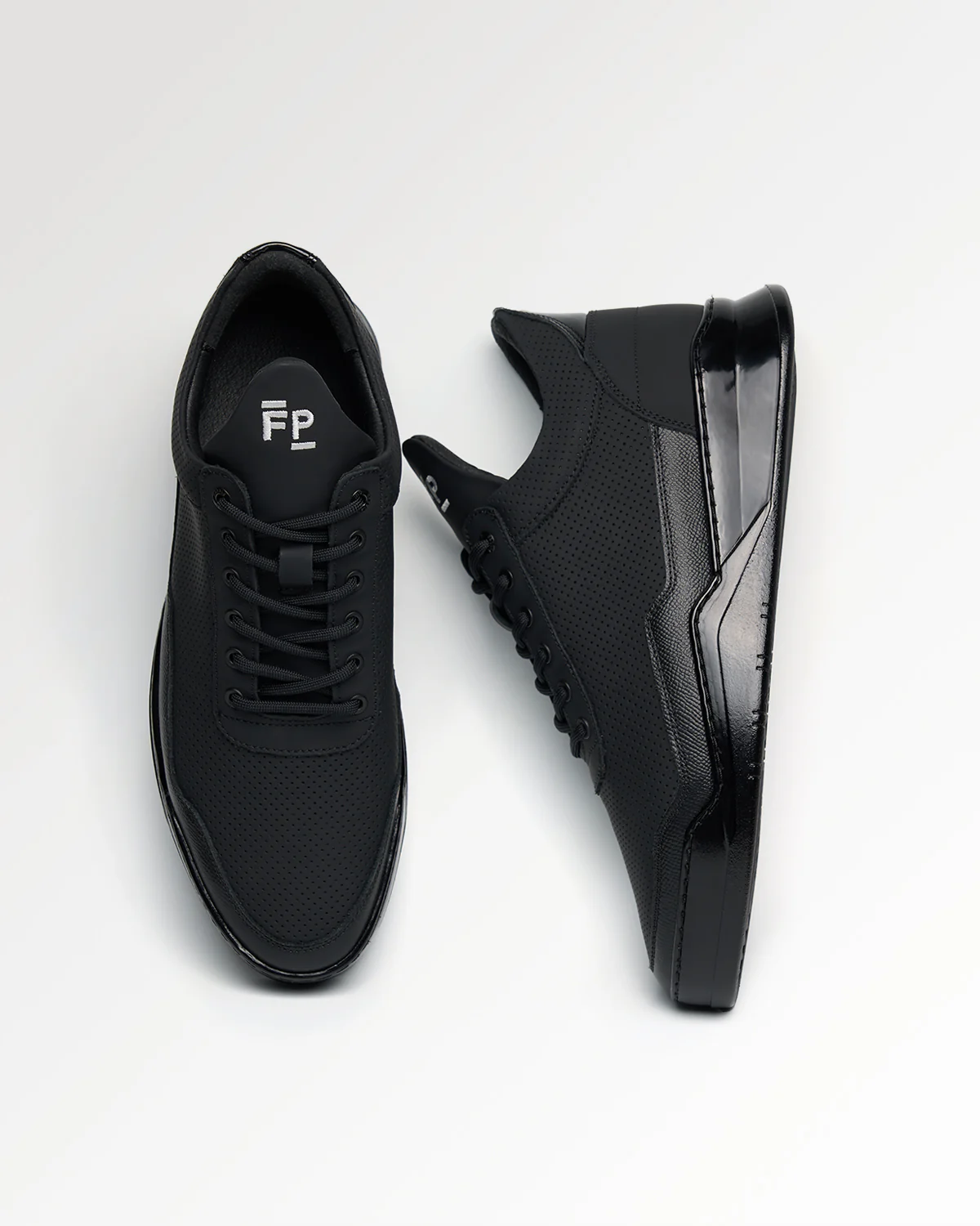 Low Top Ghost Tech Black - Image 2