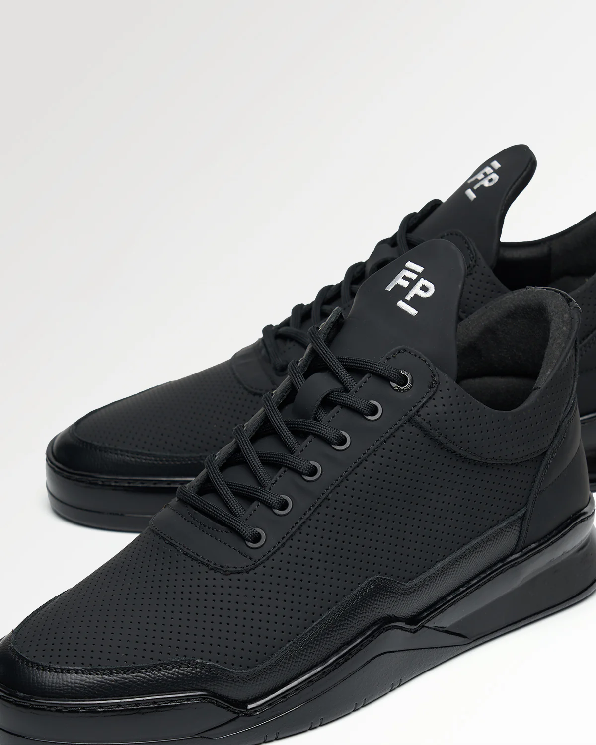 Low Top Ghost Tech Black - Image 3
