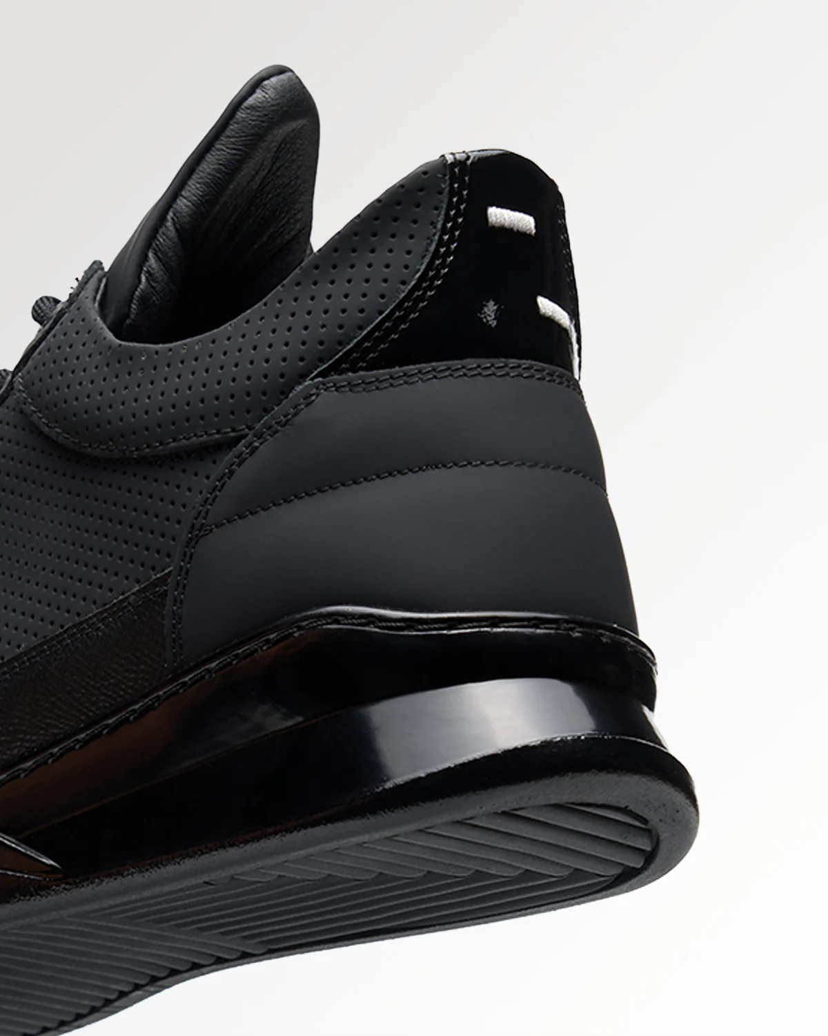 Low Top Ghost Tech Black - Image 4