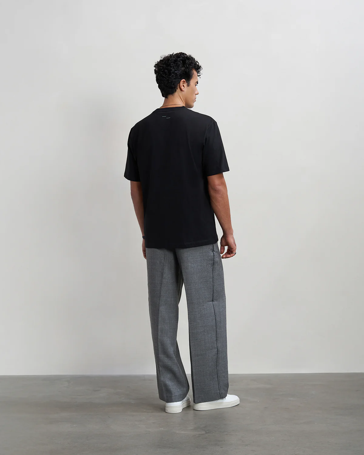 T-shirt Embroidered Knot Black - Image 7