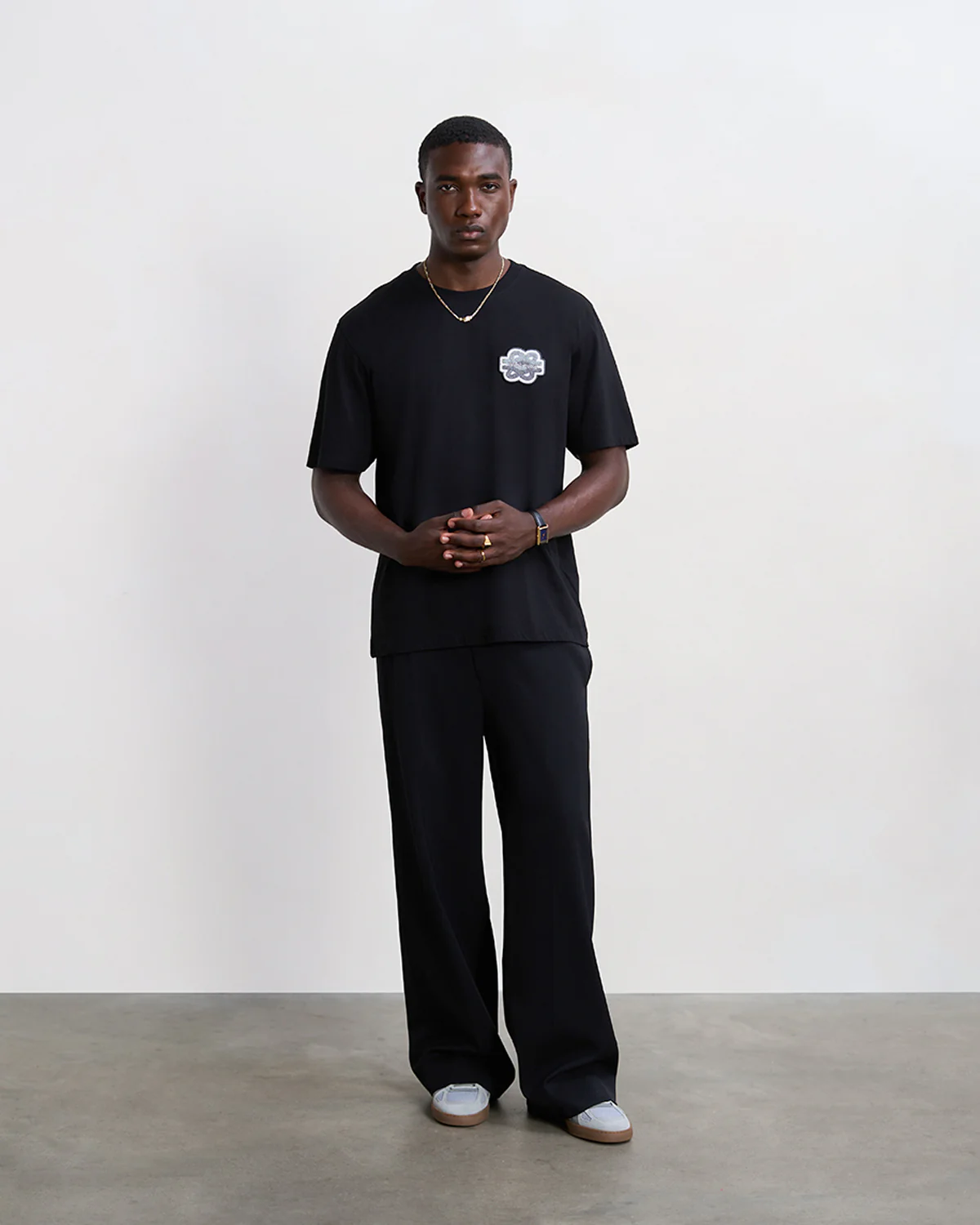T-shirt Gowtu Tonal Black - Image 6